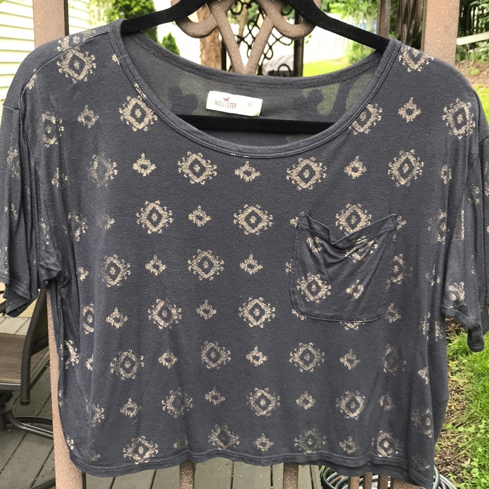 flowy pocket crop top w/ gold metallic detailing